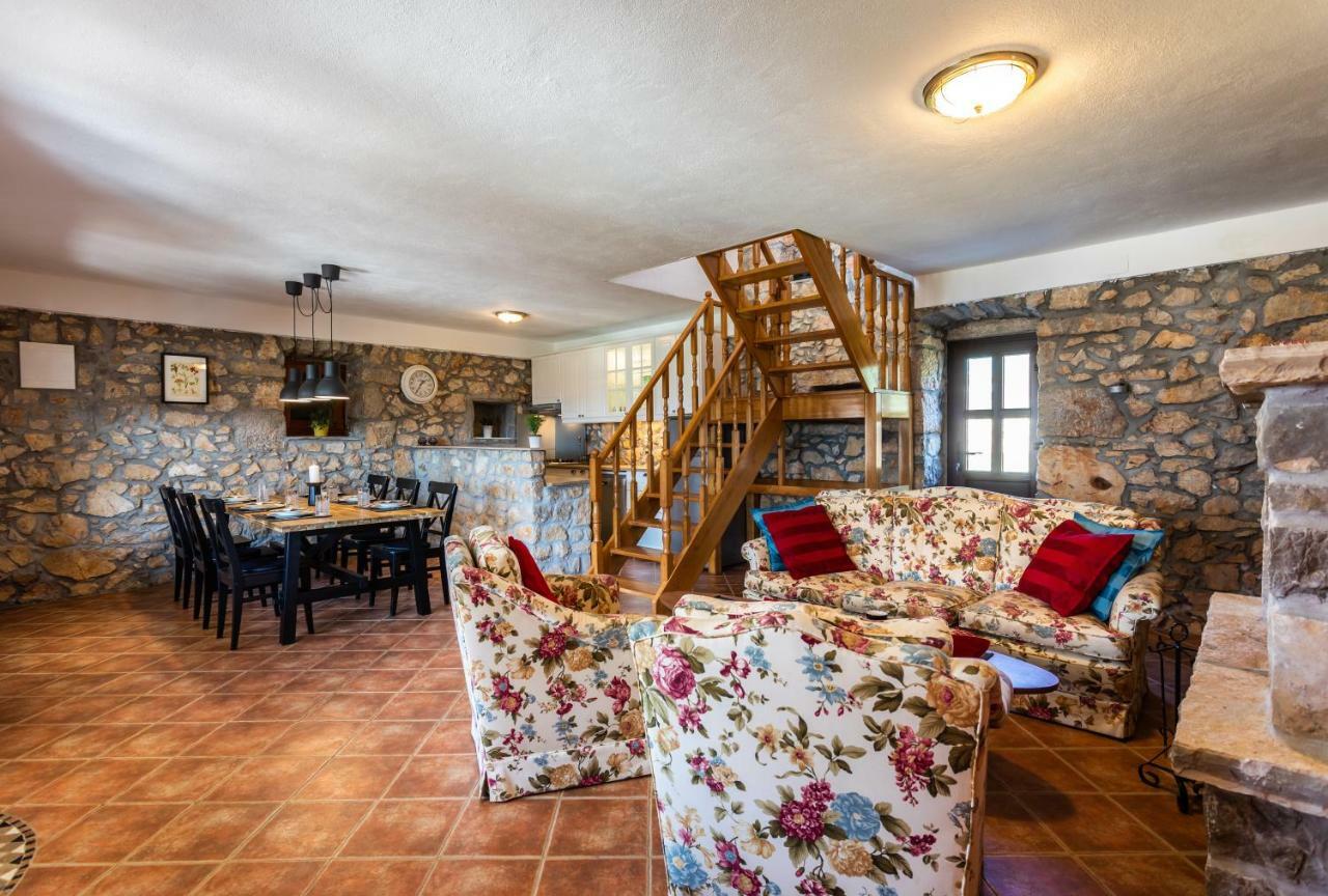 Villa Korina Пинезичи Экстерьер фото